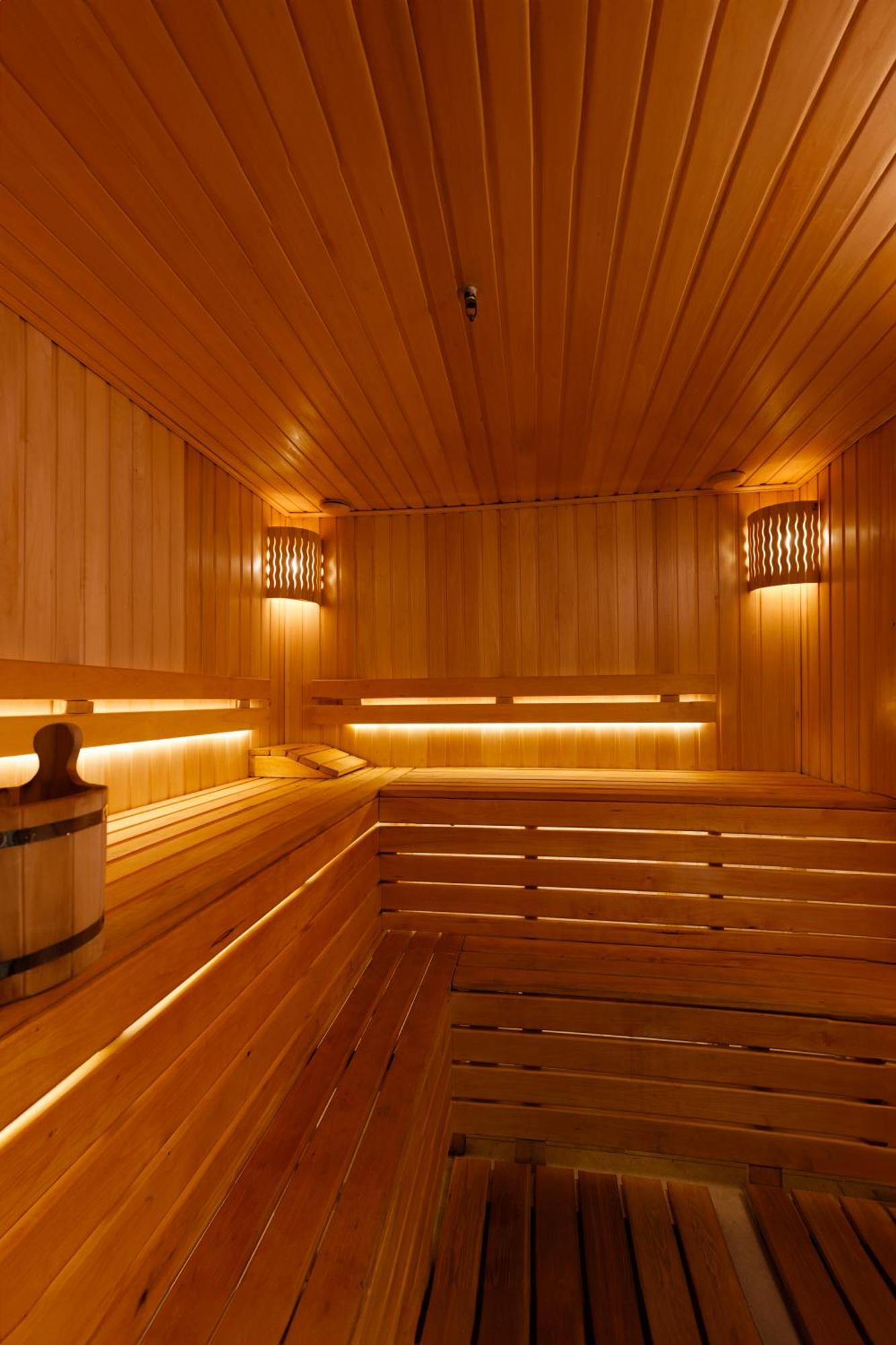 Rahat Palace Hotel Almaty Extérieur photo A Finnish sauna